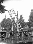 40646 Gezicht op de in aanbouw zijnde noodbrug naast de Catharijnebrug over de Stadsbuitengracht te Utrecht.